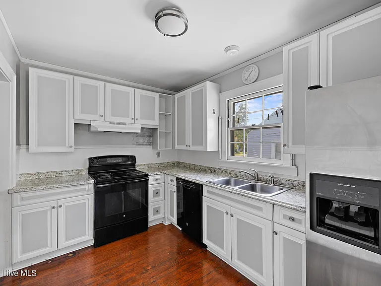 2137 Jackson St — Photo 14