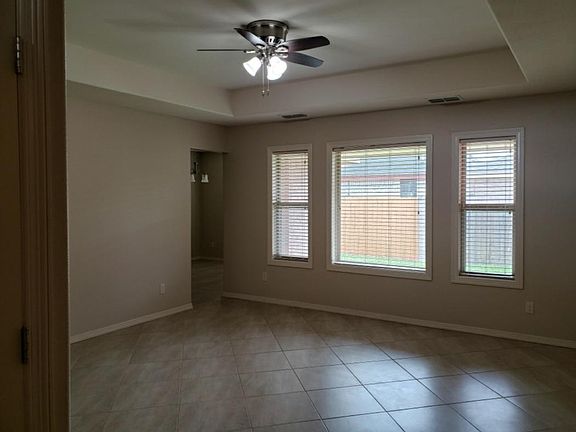 4th image of 1909 Treasure Oaks Dr