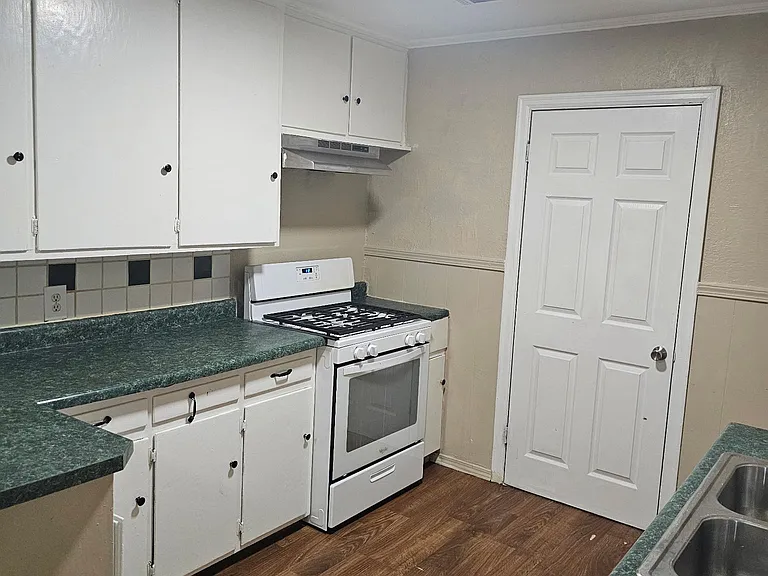 1407 N Phoenix Ave — Photo 9