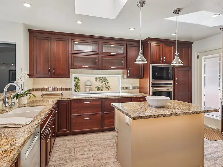 1177 Avenida Amantea — Photo 13