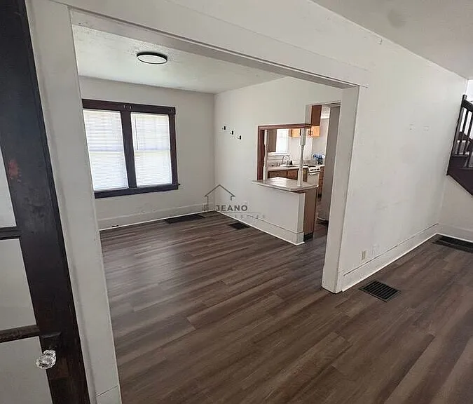 1076 W Packard St — Photo 4