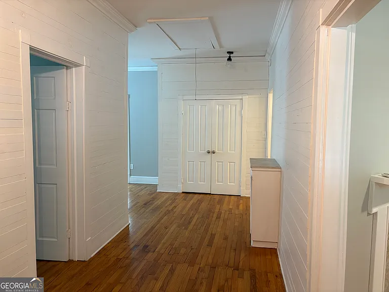 504 N Maple St — Photo 2