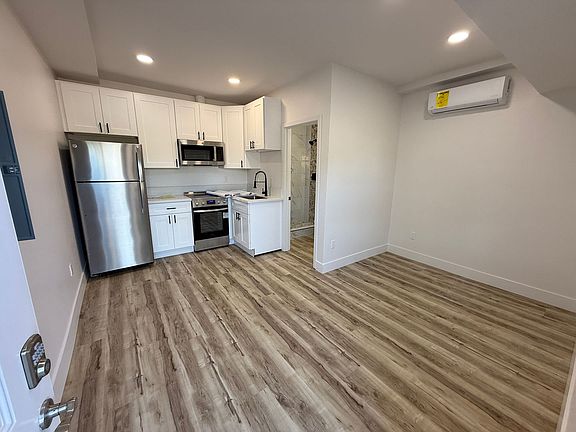 5th image of 2120 Mission Ave Studio 22