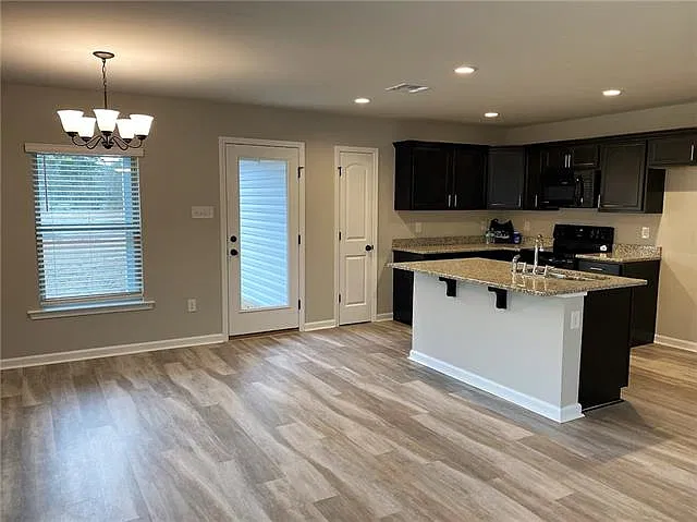 3 bed, 2.0 bath, 1400 sqft, $1,650 — Photo 2