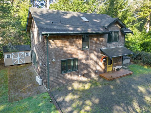 32100 Hemlock Ln, Arch Cape, OR 97102