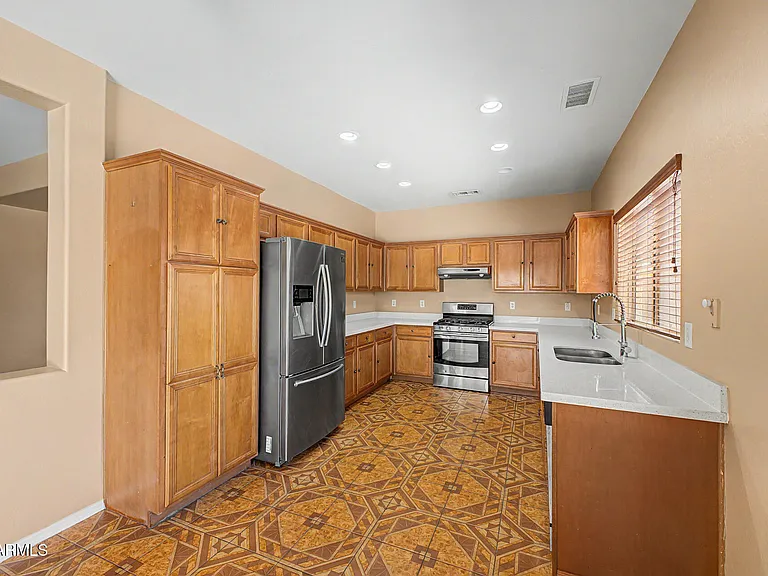 5329 W La Salle St — Photo 16