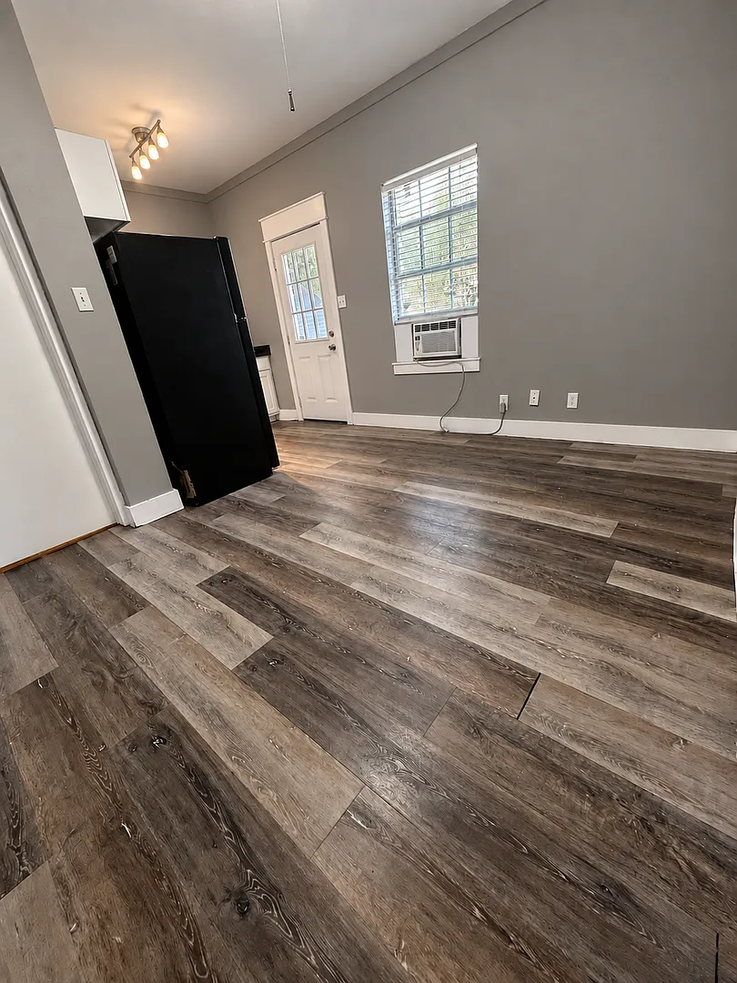 Charming One Bedroom Home In Prospect Hill — Photo 4