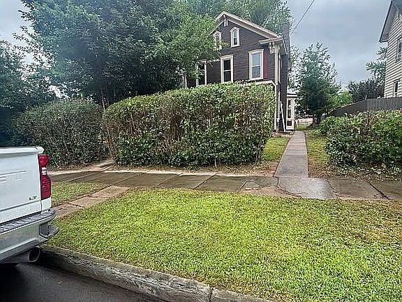 2nd image of 426 Louisa St