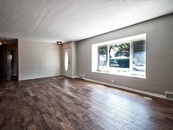 3rd image of 1128 Kenmore Ave