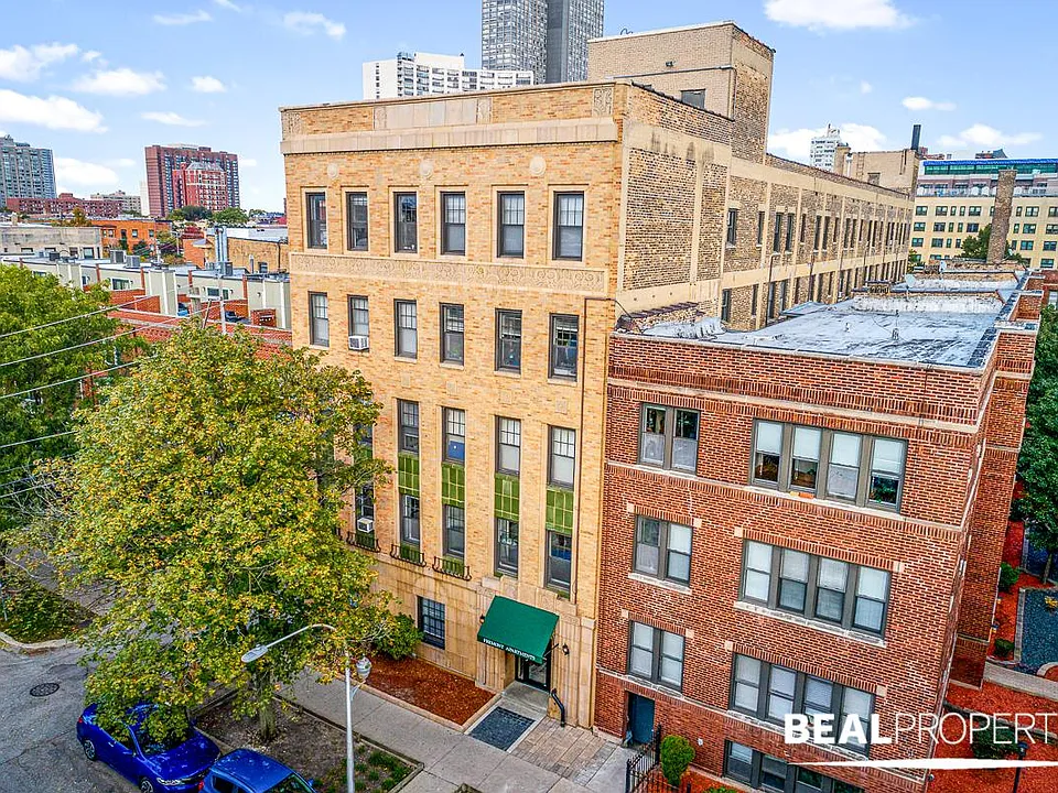 3831 N Fremont