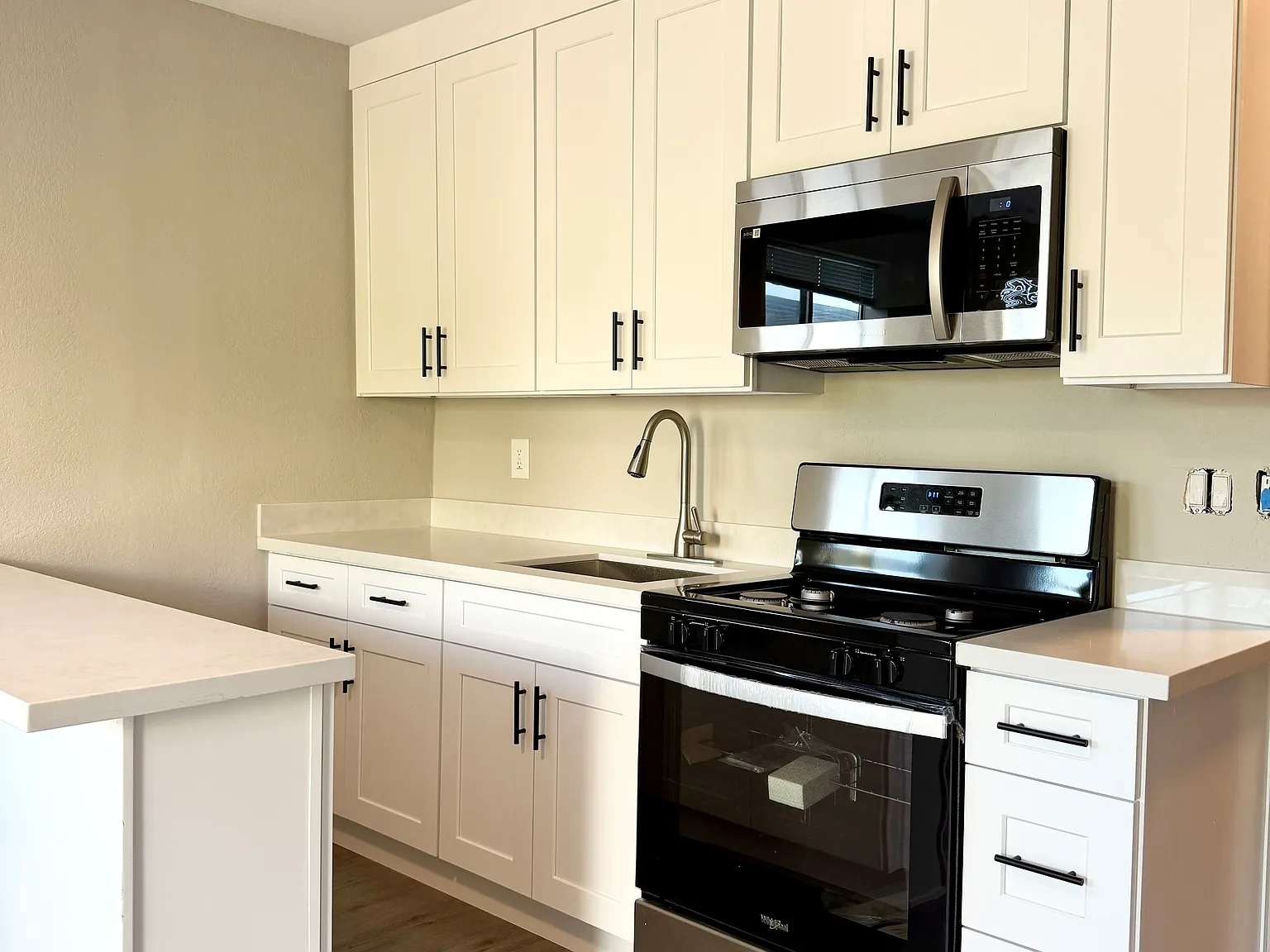4 bed, 1200 sqft, $3,100 — Photo 2