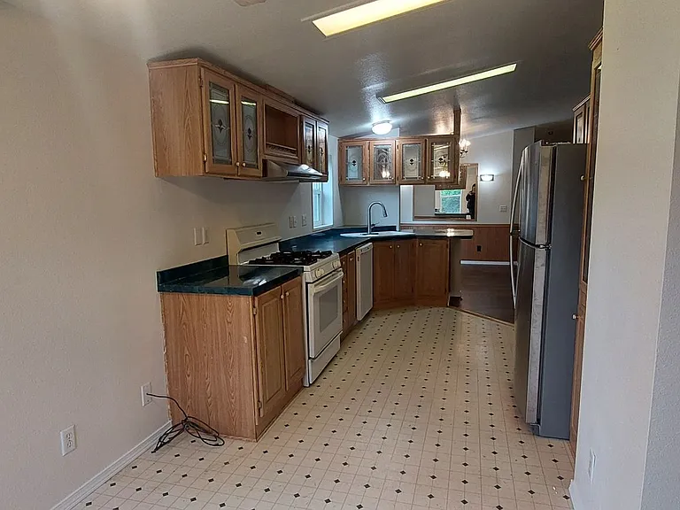 6740 Greystone Ln — Photo 25