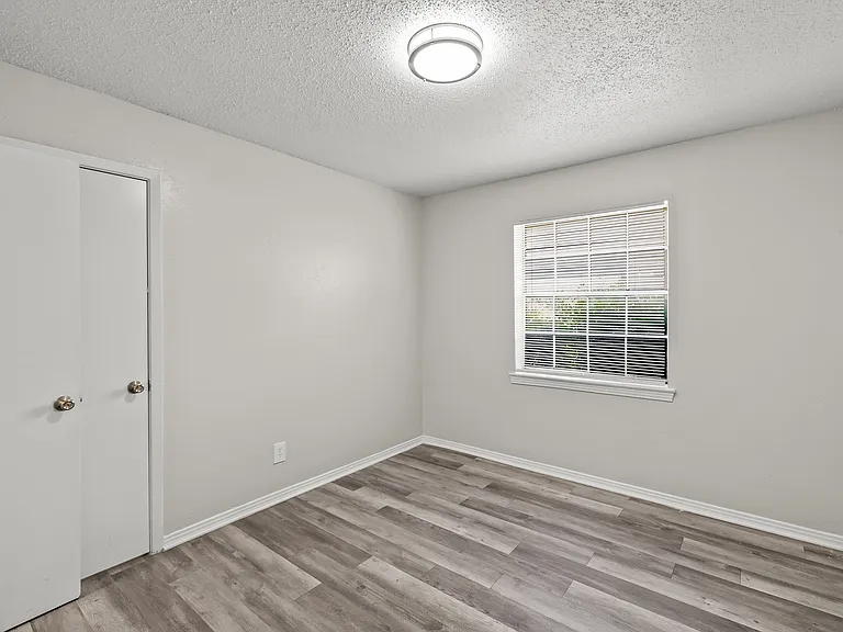 La Bella Apartments — Photo 28