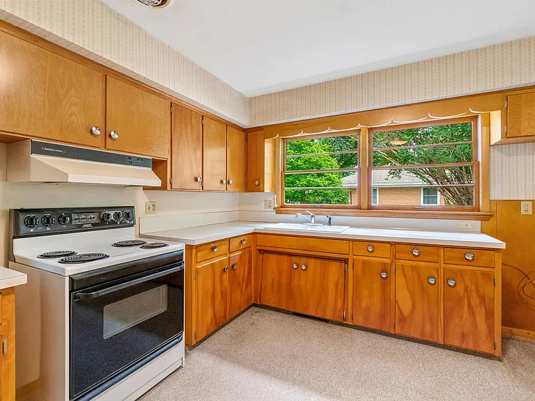 1238 S Hill Dr — Photo 13