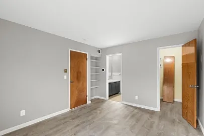 9947 Chateau Roi Dr — Photo 2
