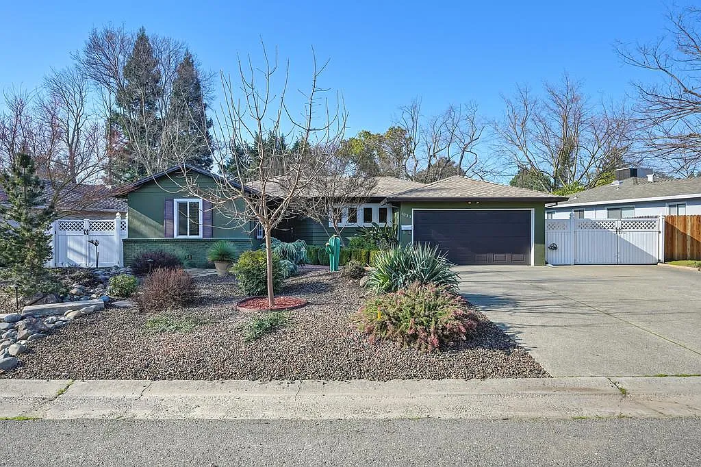 4033 Cayente Way photo 1