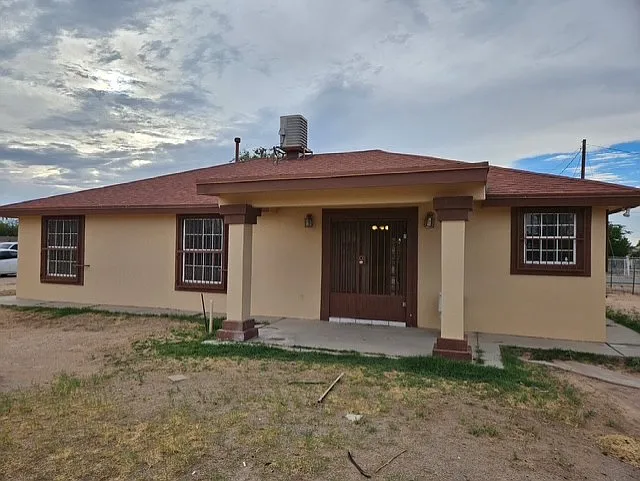 660 Jervis Dr — Photo 4