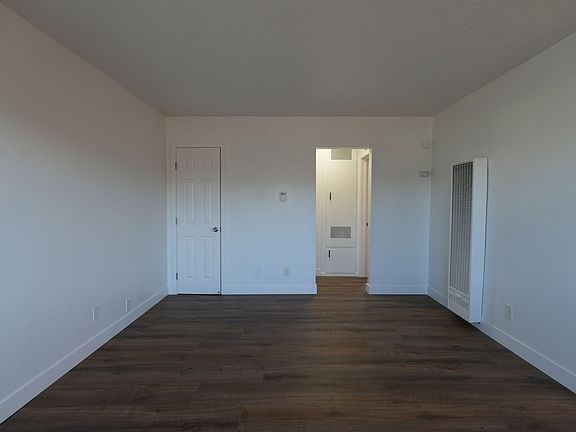 4th image of 10612-10620 Western Ave #4