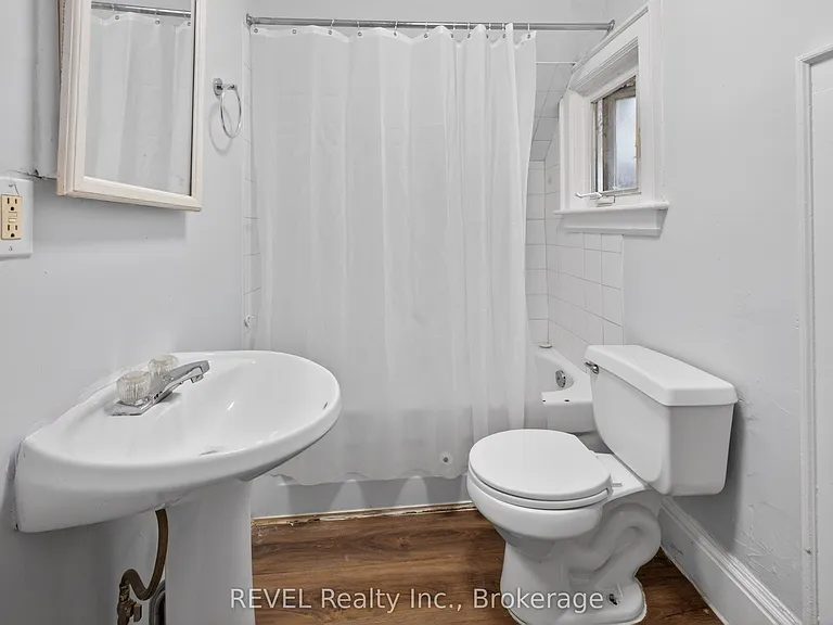228 Dufferin St #2 — Photo 10