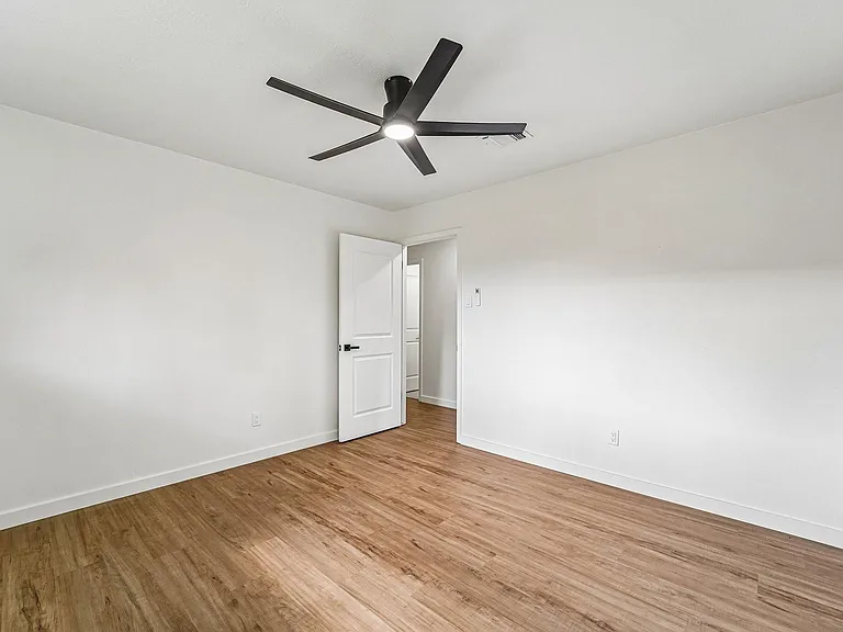 2801 Coy Dr — Photo 27