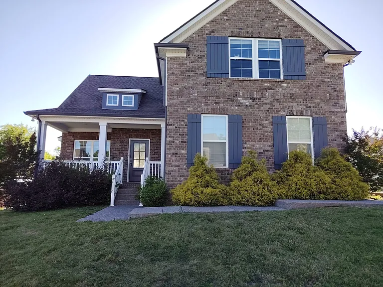 1001 Lawsons Ridge Dr — Photo 1