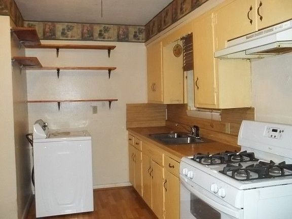 4th image of 7436 Suburbia Dr