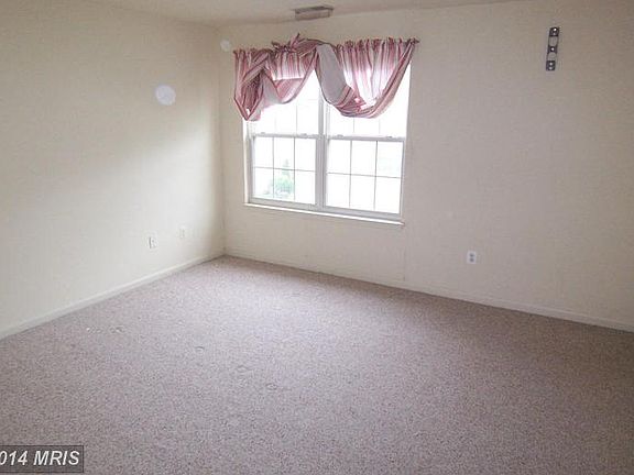 5th image of 125 Persimmon Cir