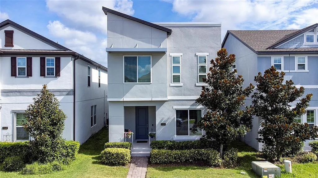 4 bed, 2.5 bath, 2214 sqft, $3,500 — Photo 1