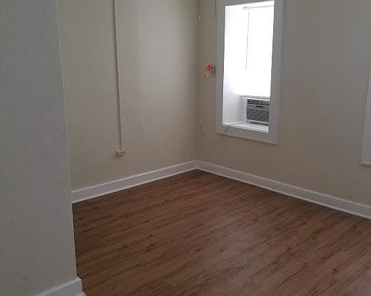 3rd image of 524 9th St S APT 3