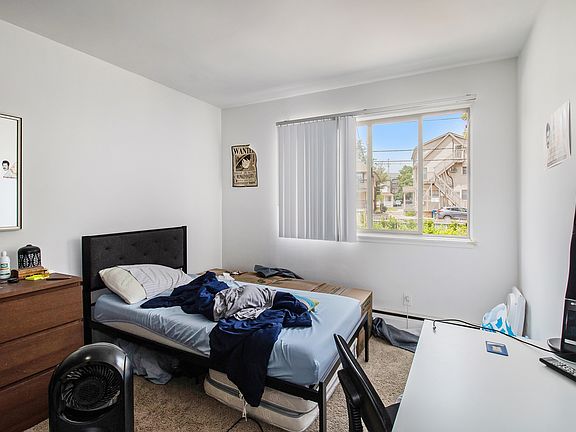 3rd image of 1327 Wilmot St APT 5