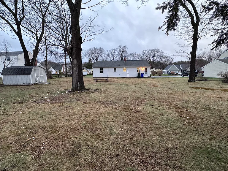 435 Elmwood Dr — Photo 14