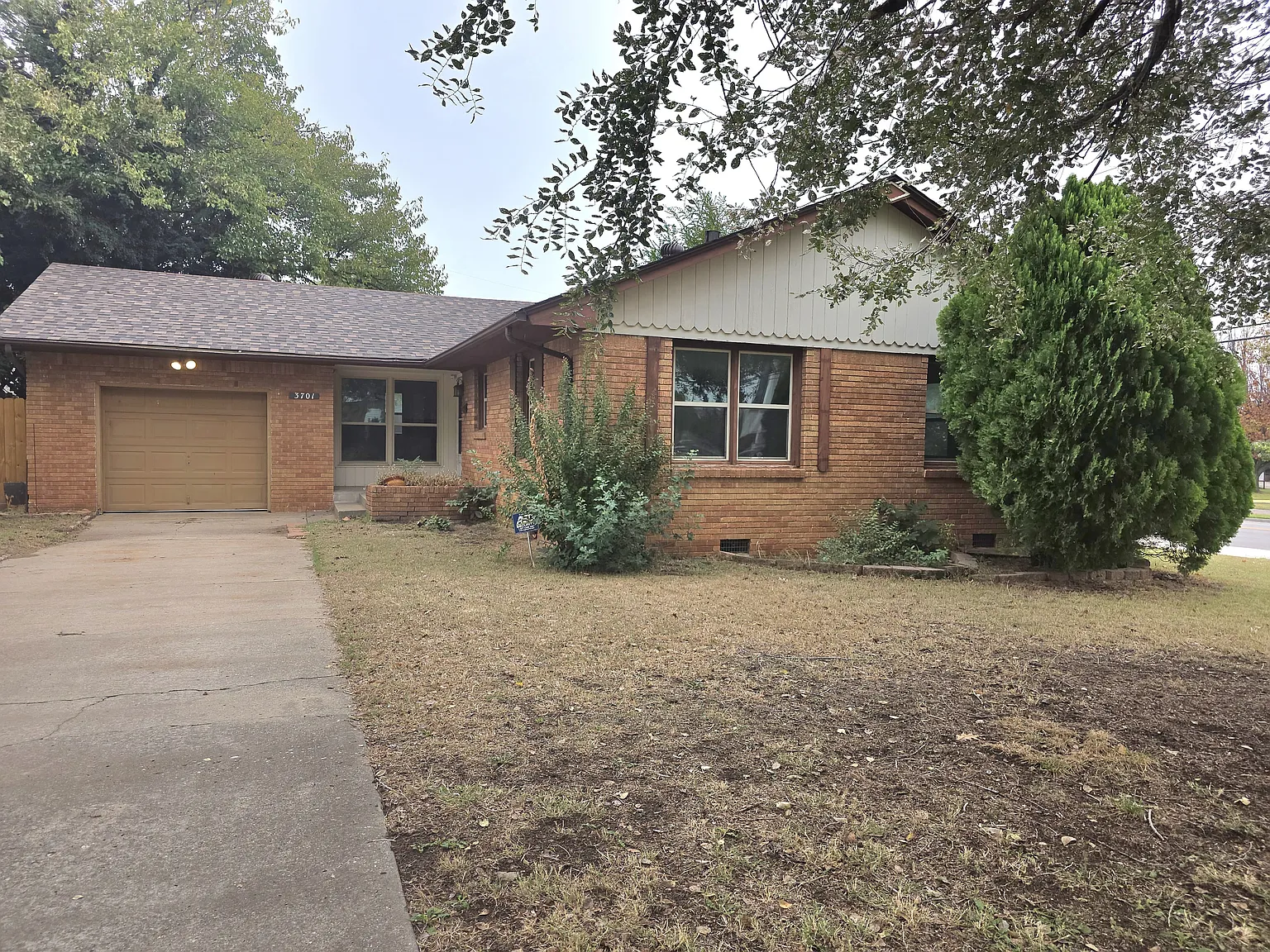 3 bed, 1.5 bath, 1628 sqft, $1,600 — Photo 1