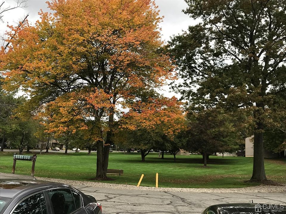 2nd image of 45 Pheasant Run