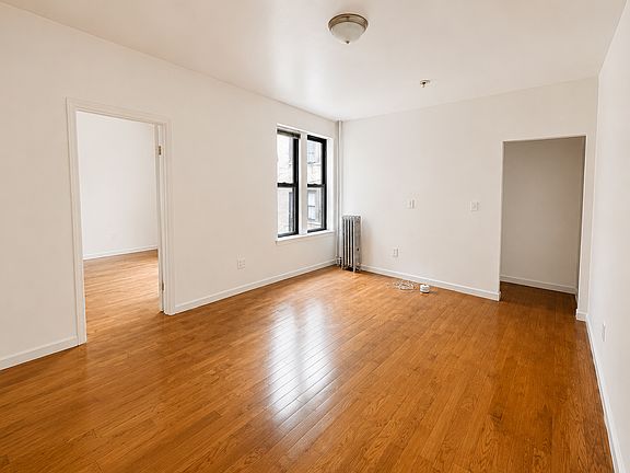 3rd image of 537 Ovington Ave #2