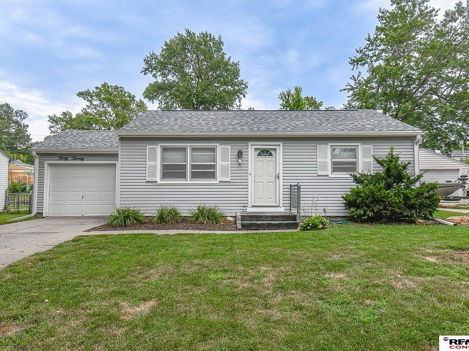 1st image of 4020 Lewis Ave