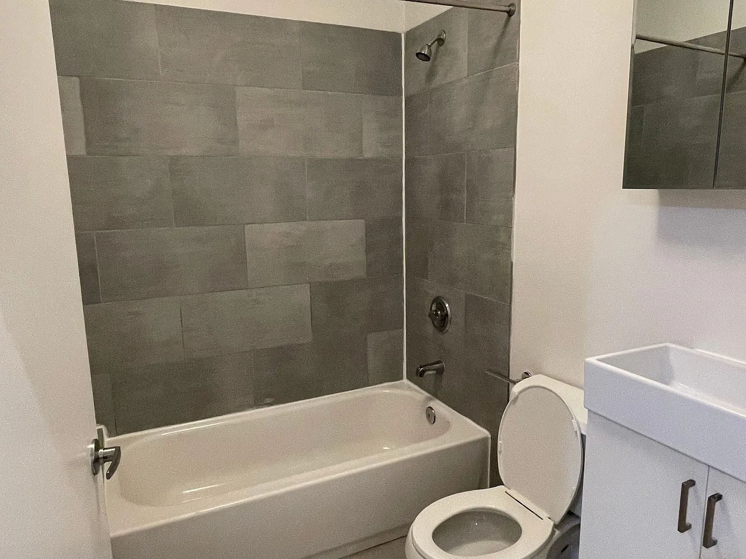 Studio, 300 sqft, $1,399 — Photo 4