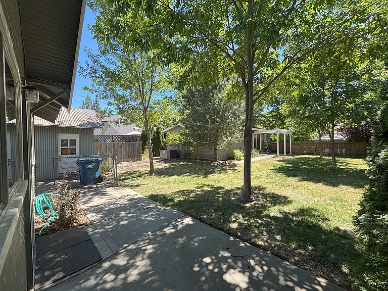 806 E McKinley St — Photo 17