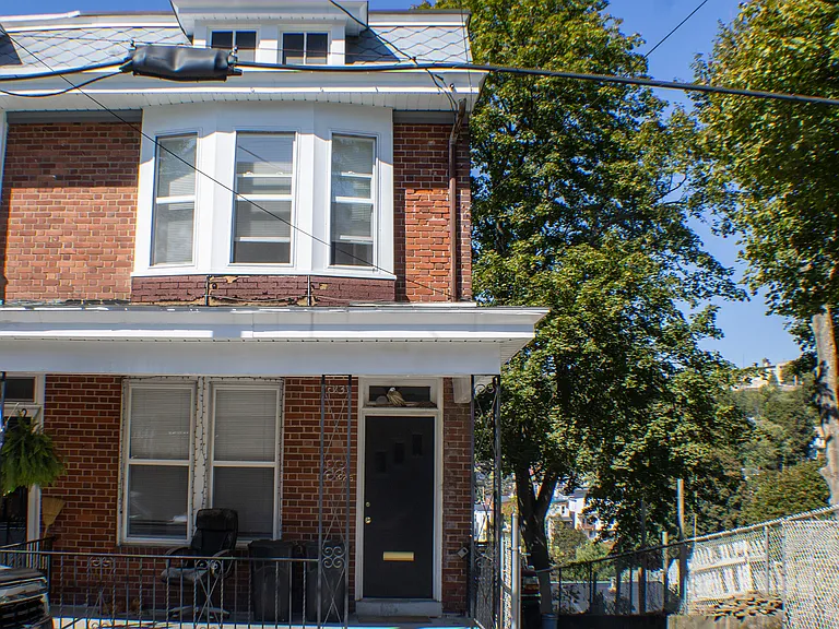 426 Adams St — Photo 10