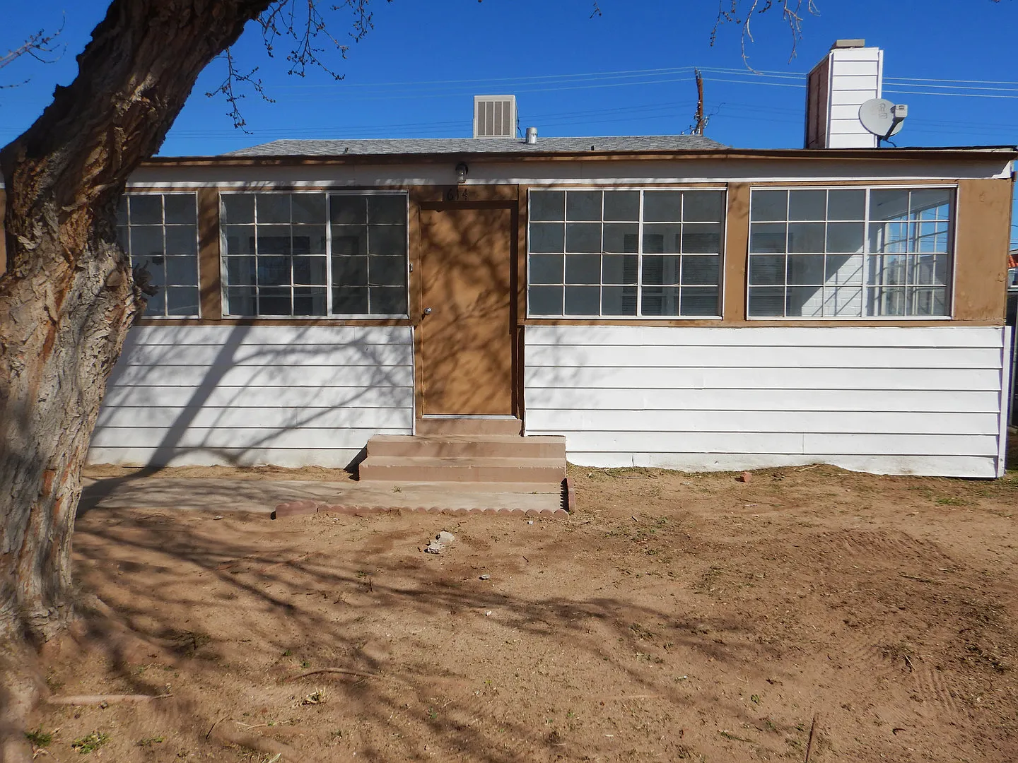 Charming 2 Bed 1 Bath — Photo 1
