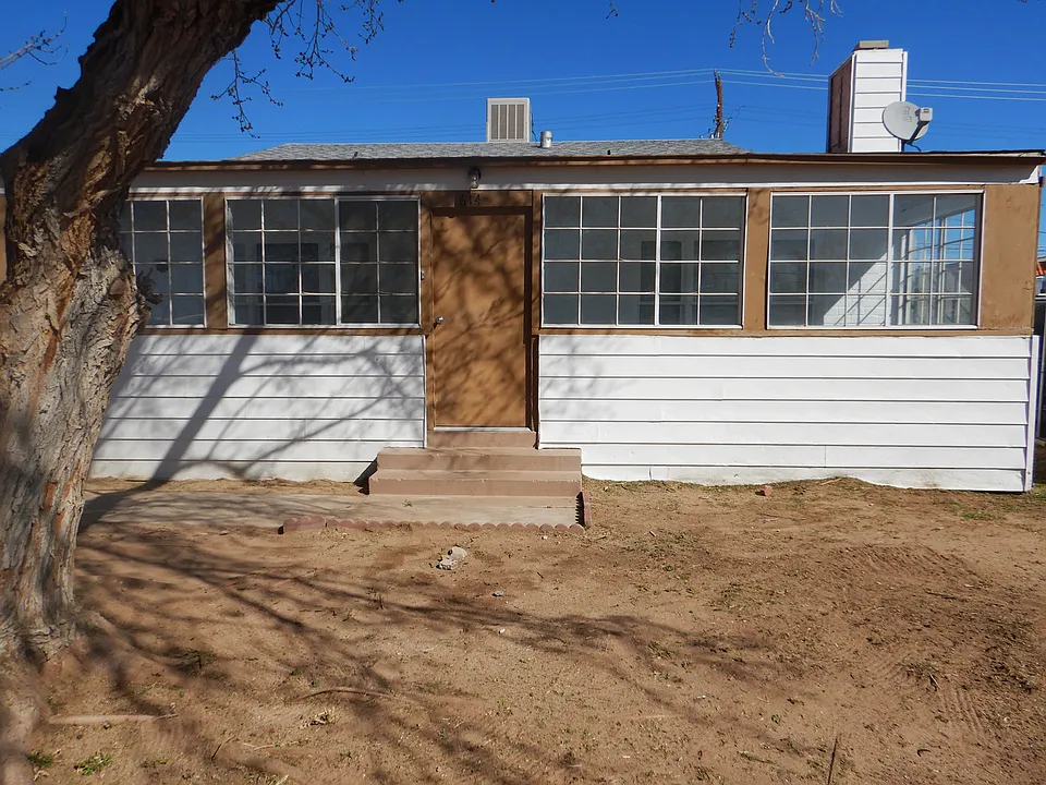 614 W Atkins Ave