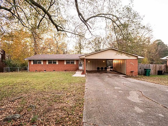 2nd image of 901 Crestwood Dr
