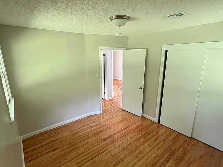 811 Godwin Rd — Photo 7