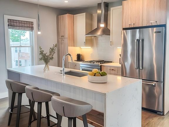 2nd image of 84 Romsey St #3