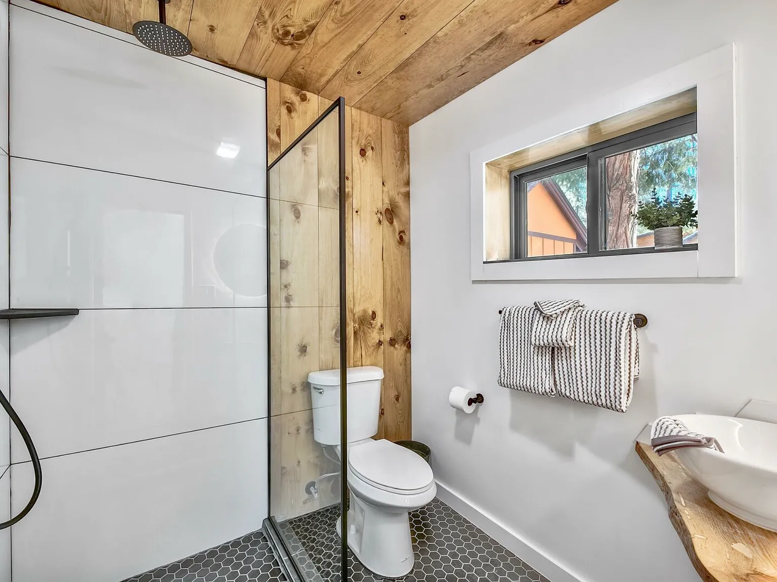 Studio, 400 sqft, $1,900 — Photo 4