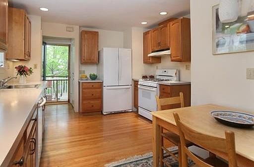 3rd image of 248 Waverley Ave