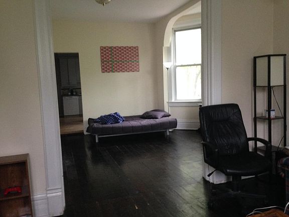 4th image of 3145 N Kenmore Ave #1