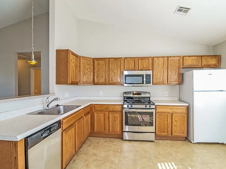 1016 NW 14th Pl — Photo 6