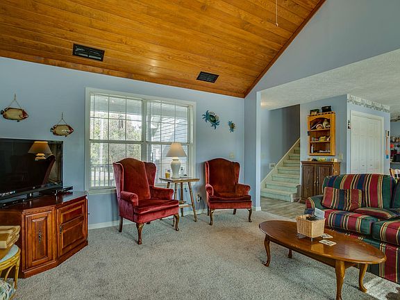 4th image of 239 Bluff Dr