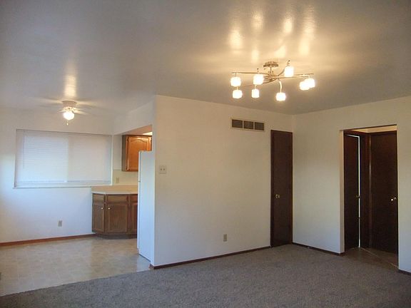 3rd image of 9538 Hyde Park Dr Floor 1