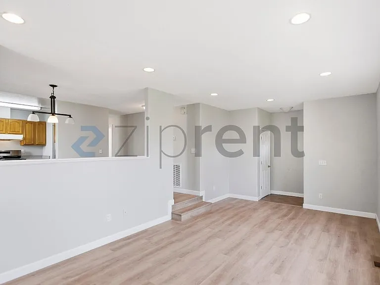2124 E 20th St — Photo 6